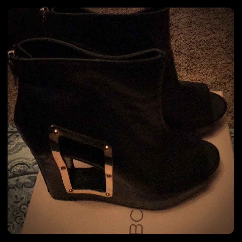 BCBG Peep Toe